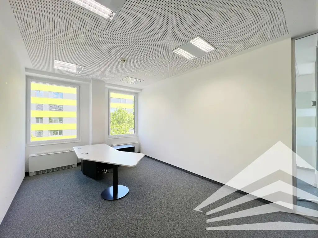 Hochwertiges Büro mit Terrasse in Zentrumsnähe! Parkplätze!