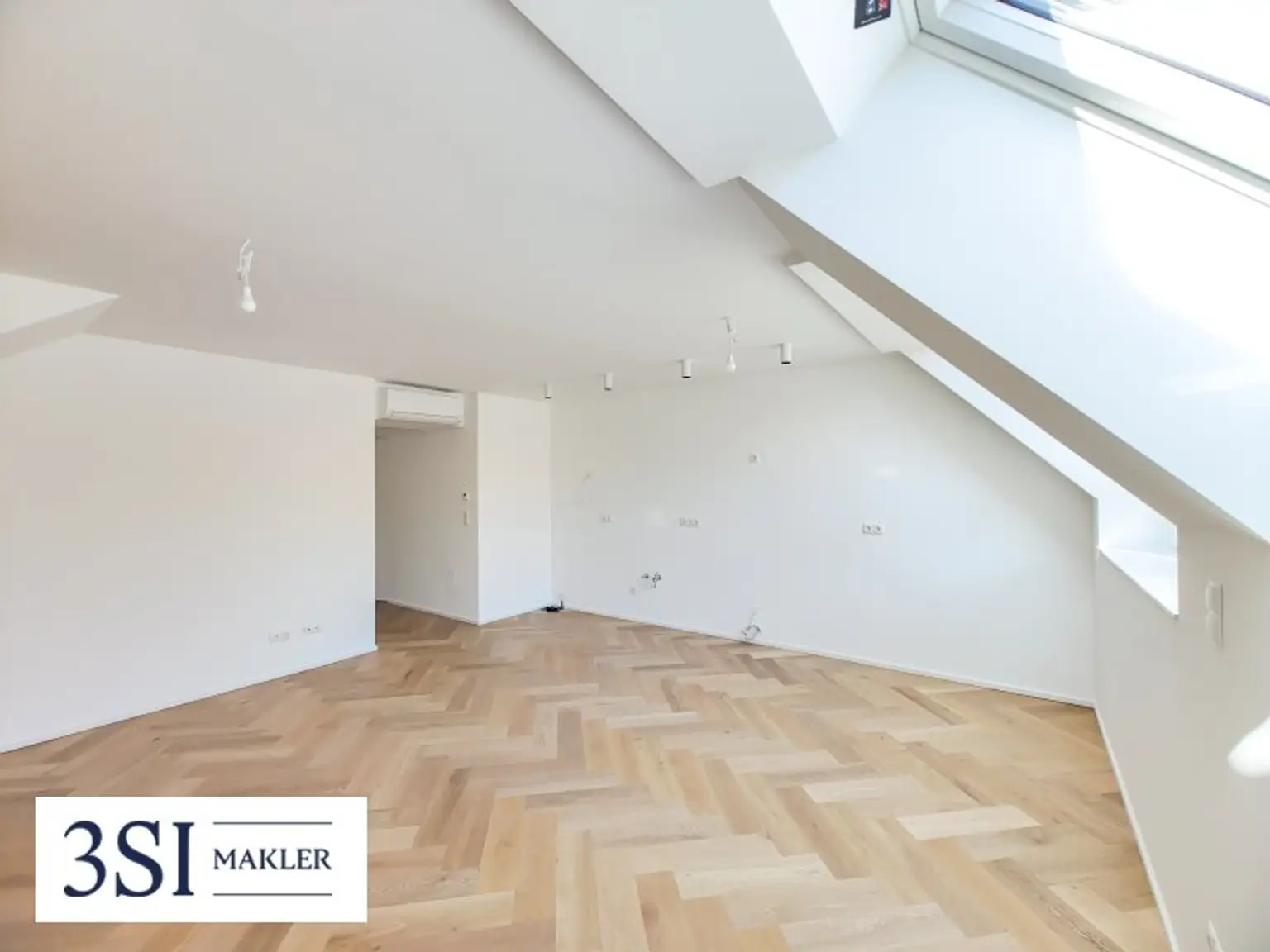 Exklusive 2-Zimmer Dachgeschosswohnung mit Terrasse und Balkon nahe AKH und St. Anna Kinderspital