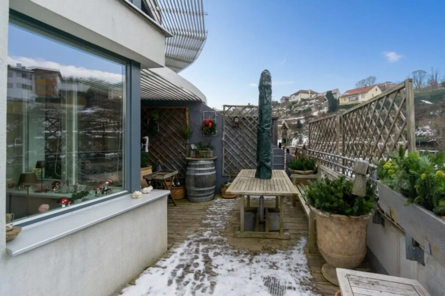 über 36 m² großer Balkon