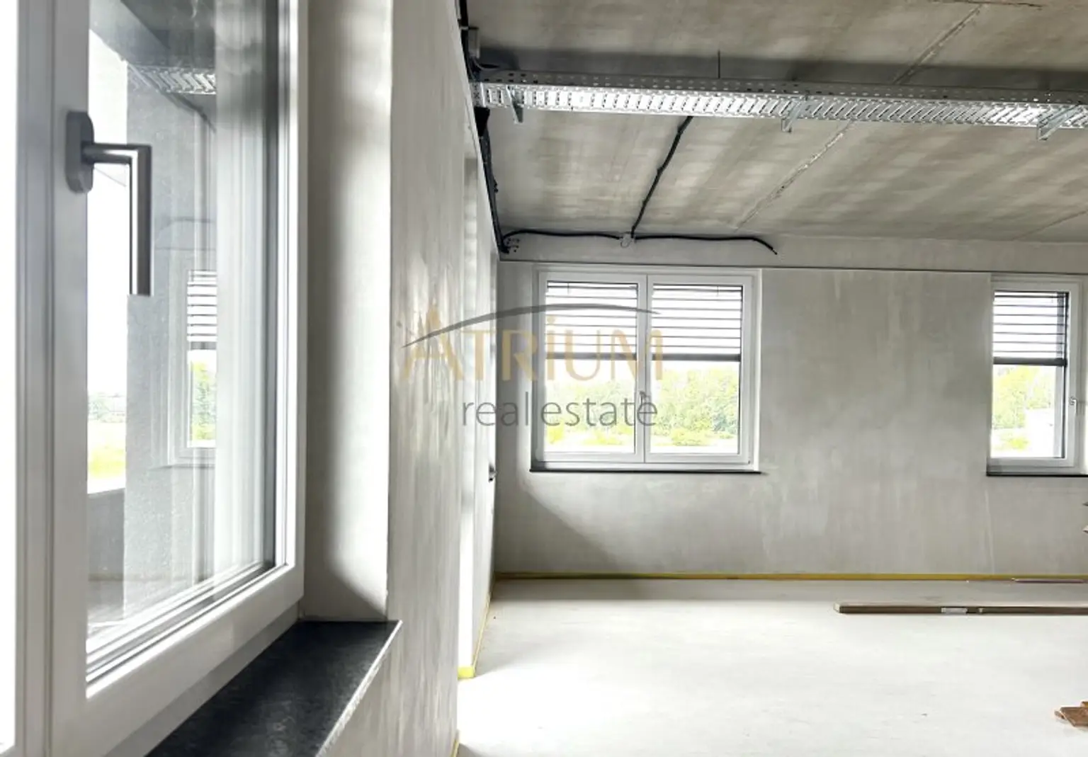 Provisionsfrei - Moderne Büros und Gewerbehallen auf privatem Firmengelände.