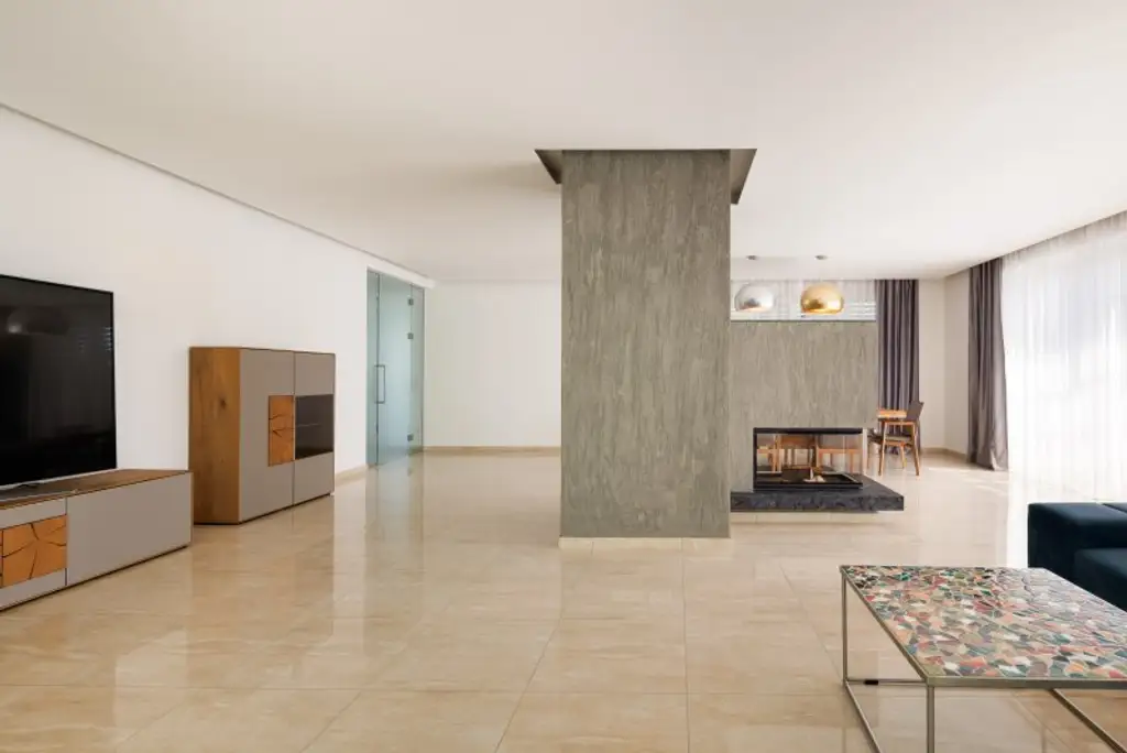 LUXUS VILLA mit Innenpool und Weinkeller im Golfclub Fontana
