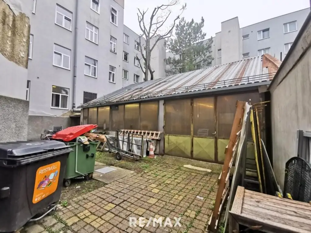 1 Zimmer Wohnungen, 2 Stück im gleichen Haus und Stock, zum sanieren.