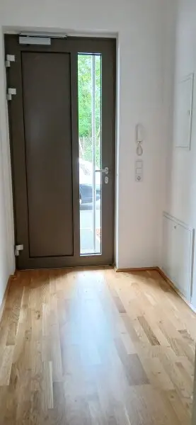 NEUBAU - ERSTBEZUG - Top 2 - Wunderschöne 2 Zimmerwohnung mit kleinem Garten, Terrasse und einem eigenen Tiefgaragenplatz