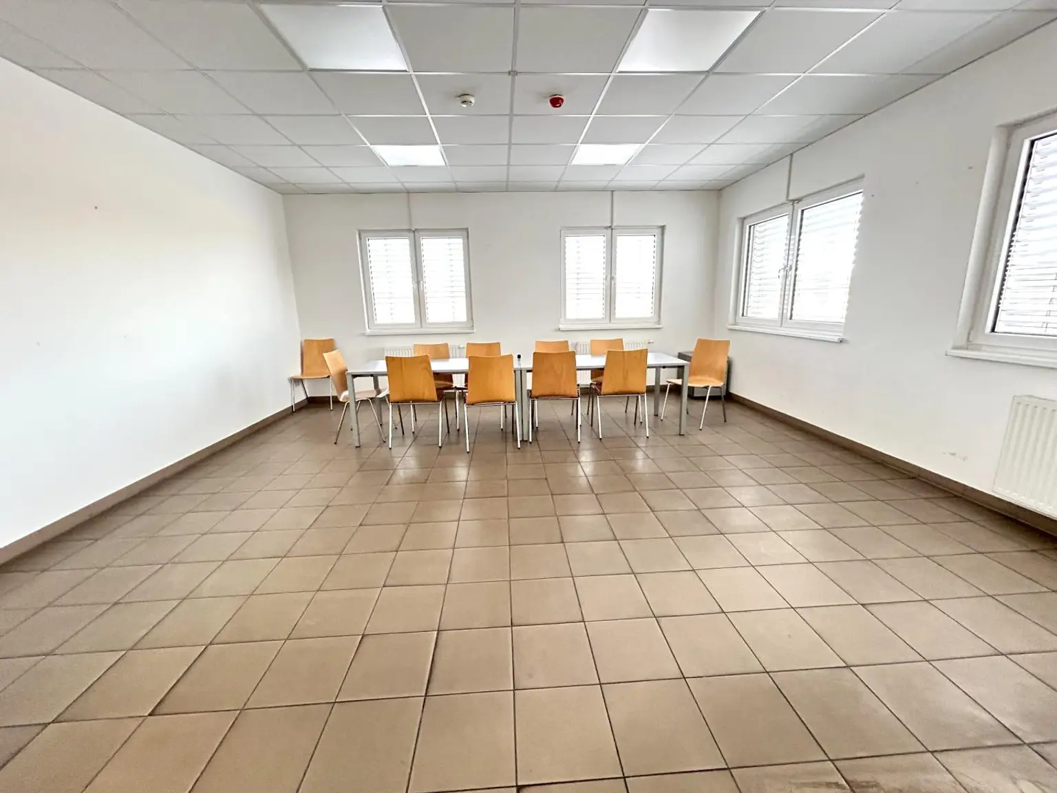 Neuwertige Lagerhalle sowie Produktionsstandort mit Büroflächen
