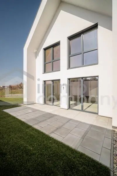 Moderne Doppelhaushälfte mit Garten und Wärmepumpe ( Top 1 )
