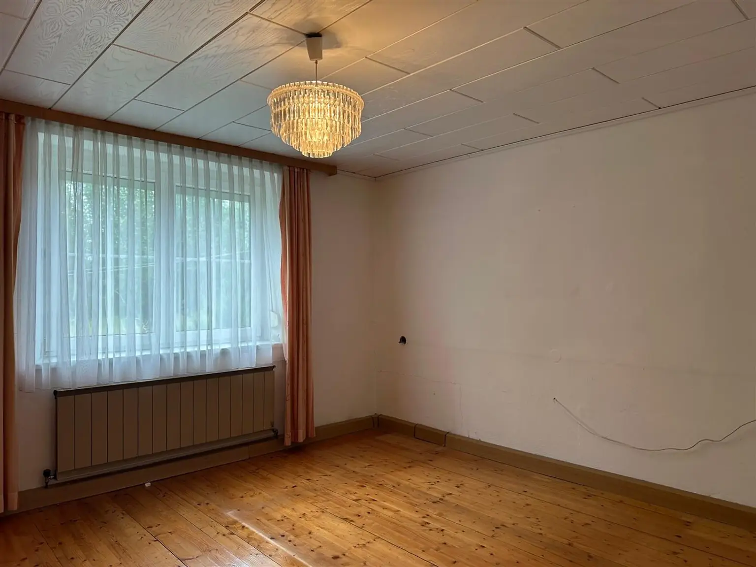 Einfamilienhaus mit Nebengebäuden