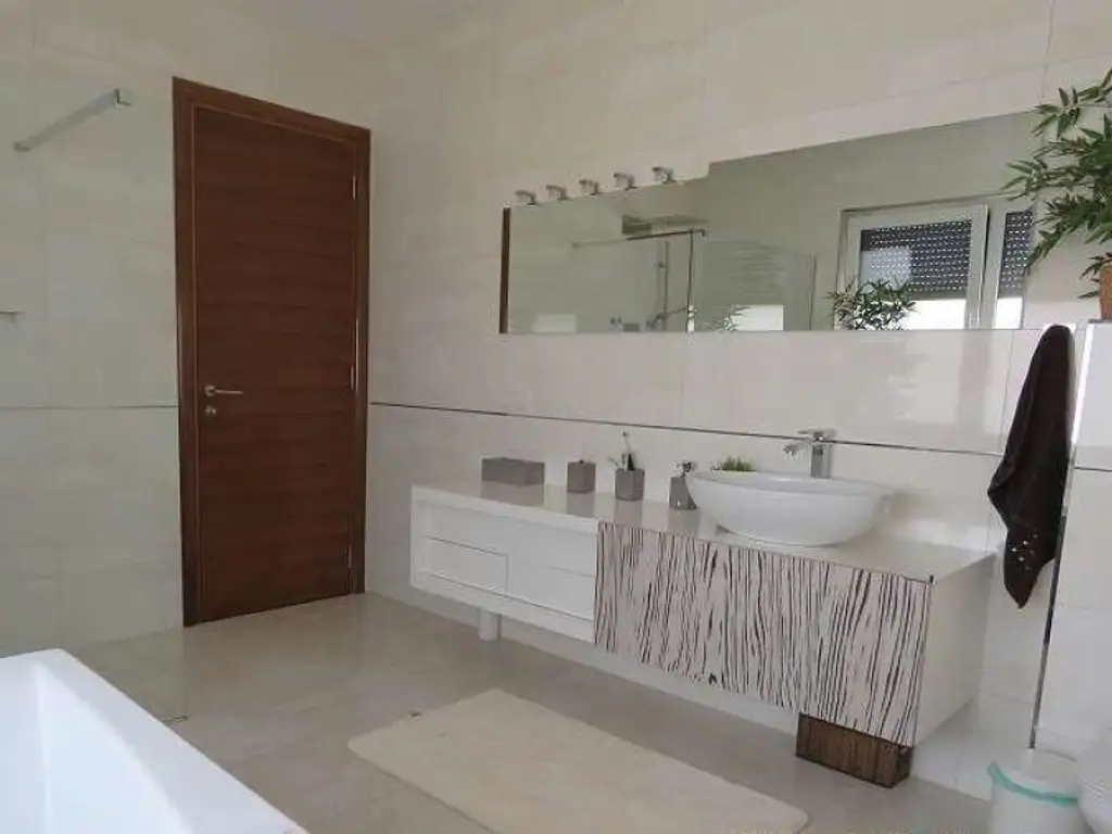 Traumhaft LUXURIÖS AUSGESSTATTETES SMART EFH in Leopoldsdorf: Wfl. 196m², 6 Zimmer, Balkon & Terrasse! + PHOTOVOLTAIK ANLAGE mit STROMSPEICHER + beheizter POOL  + GARAGE + GRILLPLATZ +