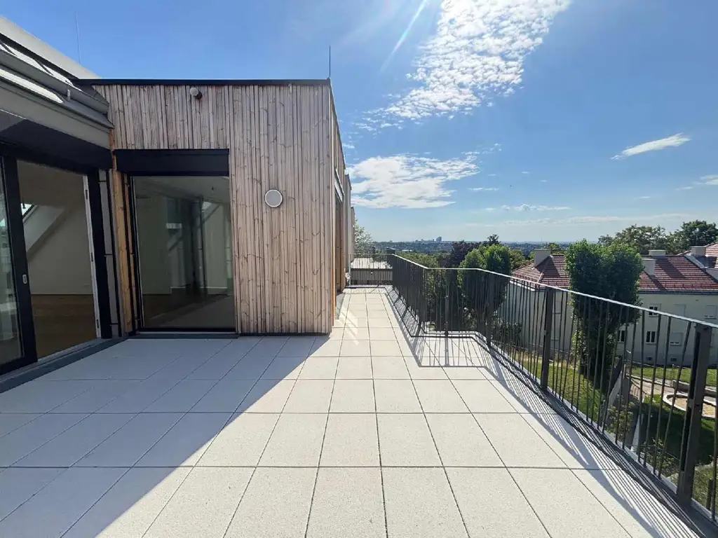 STOCK IM WEG - "Licht. Raum. Luxus. - 5 Zimmer Dacherstbezug mit Gartenblick, Südterrasse & Garage"
