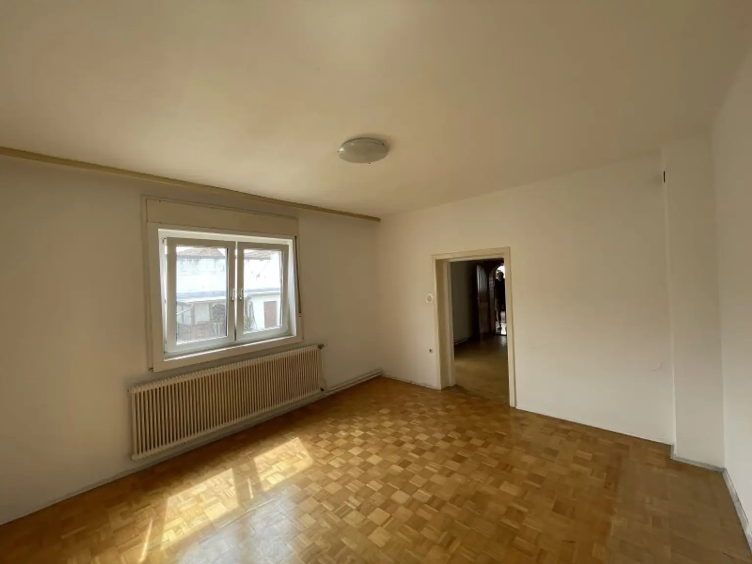 GEPFLEGTES EINFAMILIEN-HAUS MIT GARTEN UND GARAGE - RUHELAGE!