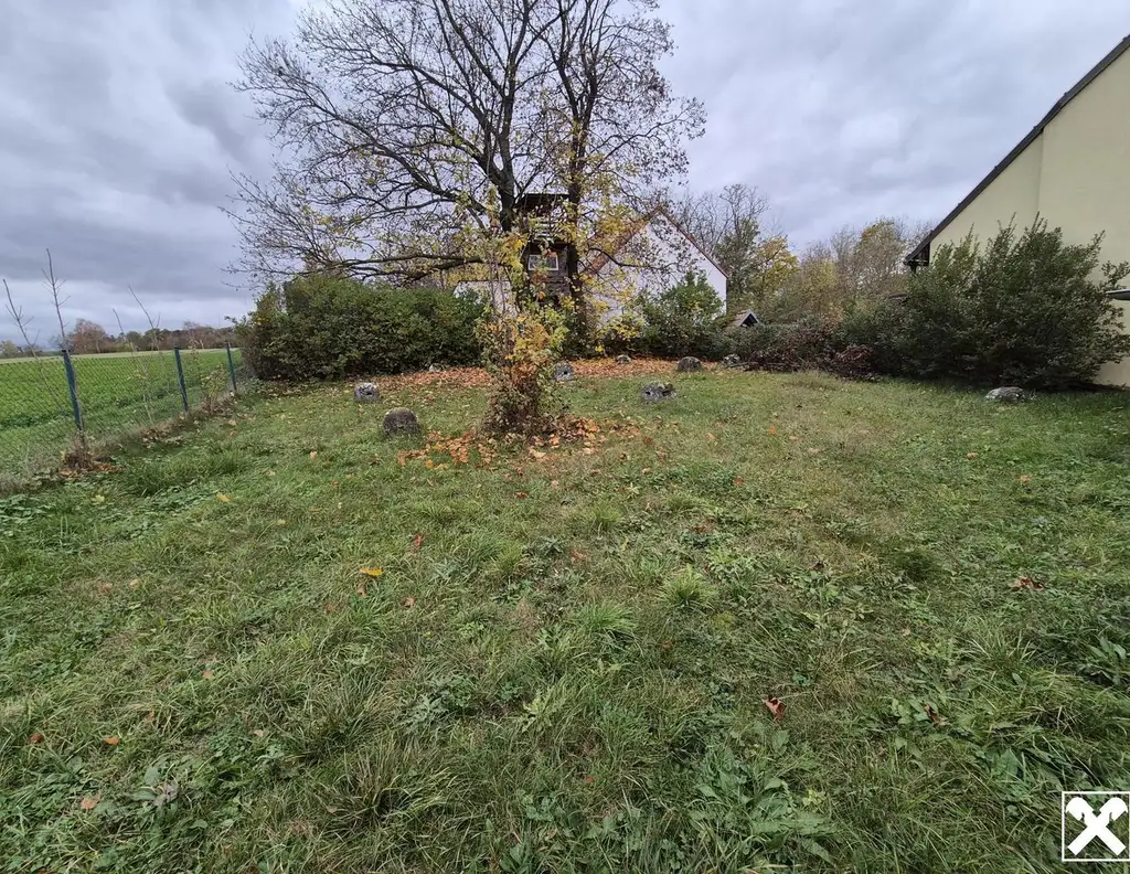 BAUGRUND - MIT 2 PRESSHÄUSERN - AUSBAUFÄHIG