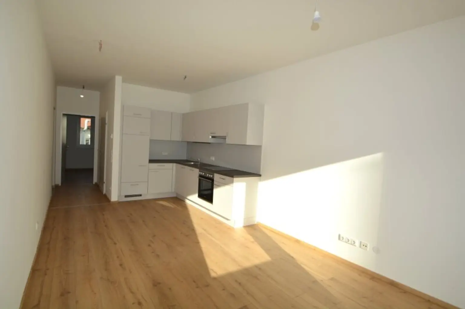 Neuwertige 2-Zimmer Wohnung mit moderner Einbauküche und Balkon in aufstrebendem Wohnviertel!