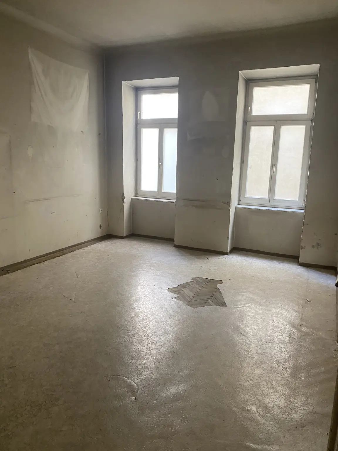 Renovierungsbedürftiges 2 Zimmer Altbauarpartment  in Toplage 1090 Wien !