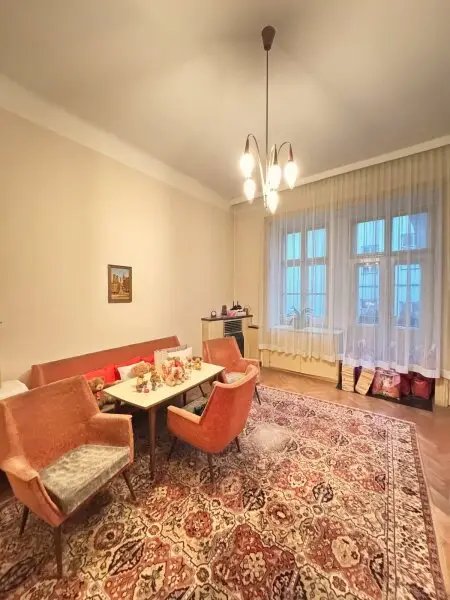 ++NEU++ Wohnungspaket! Seltene Gelegenheit: ZWEI nebeneinanderliegende Stilaltbauwohnungen nahe Park – unbefristet vermietet!  Prächtige Liegenschaft beim Ebner-Eschenbach-Park!