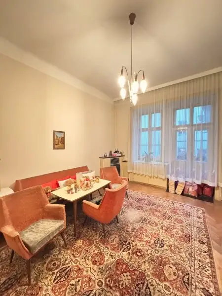 ++NEU++ Wohnungspaket! Seltene Gelegenheit: ZWEI nebeneinanderliegende Stilaltbauwohnungen nahe Park – unbefristet vermietet!  Prächtige Liegenschaft beim Ebner-Eschenbach-Park!