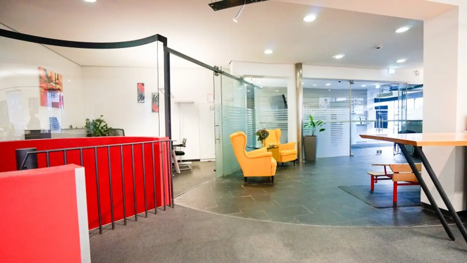 Ab sofort: zu Mieten: Großzügiges Geschäftslokal im Herzen von Igls