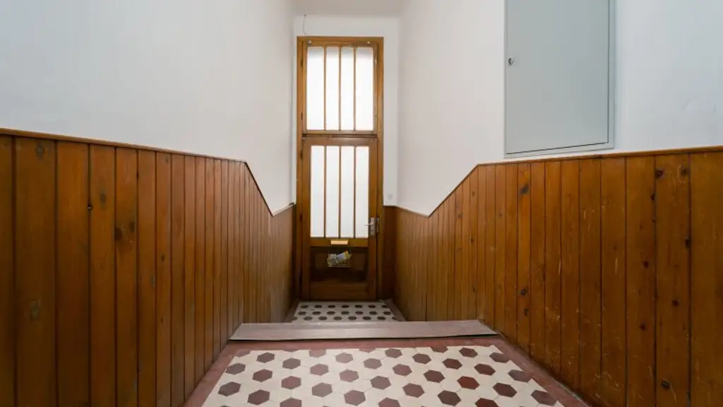 Sanierungsbedürftiges Ein / Zweifamilienhaus in Kerngebiet von Gänserndorf