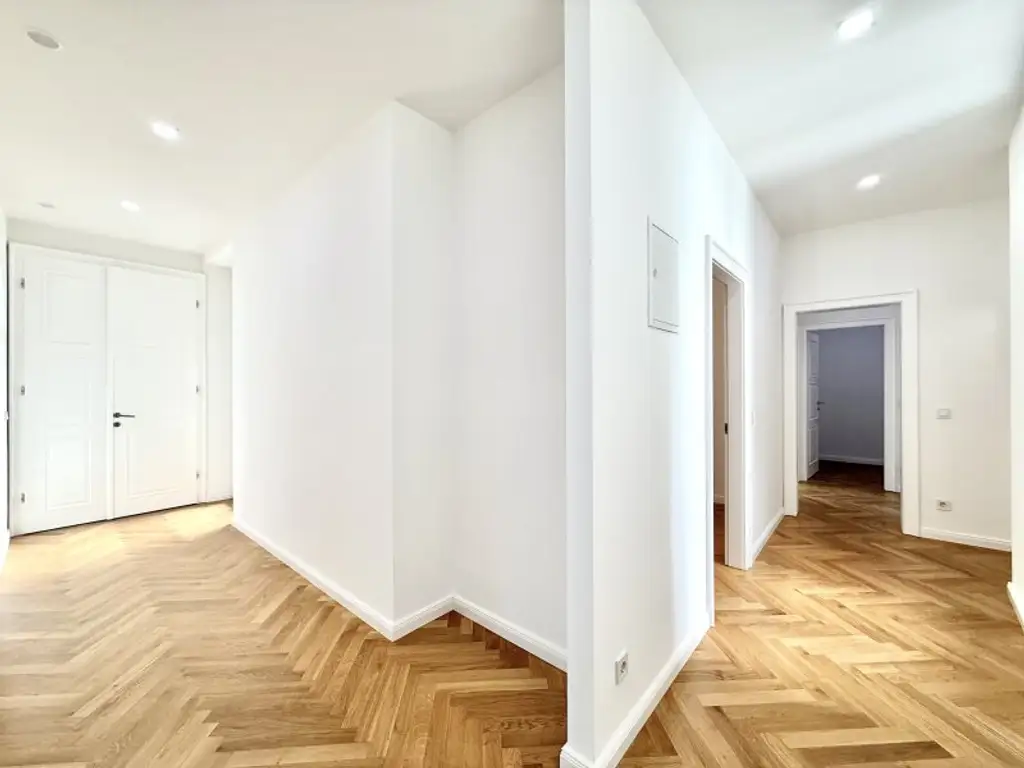 Großzügige vollsanierte Altbauwohnung mit Loggia I Belvedere & Schweizergarten Nähe I Barrierefreier Zugang mit Lift I Fischgrätparkett & Fußbodenheizung I perfekte öffentliche Anbindung