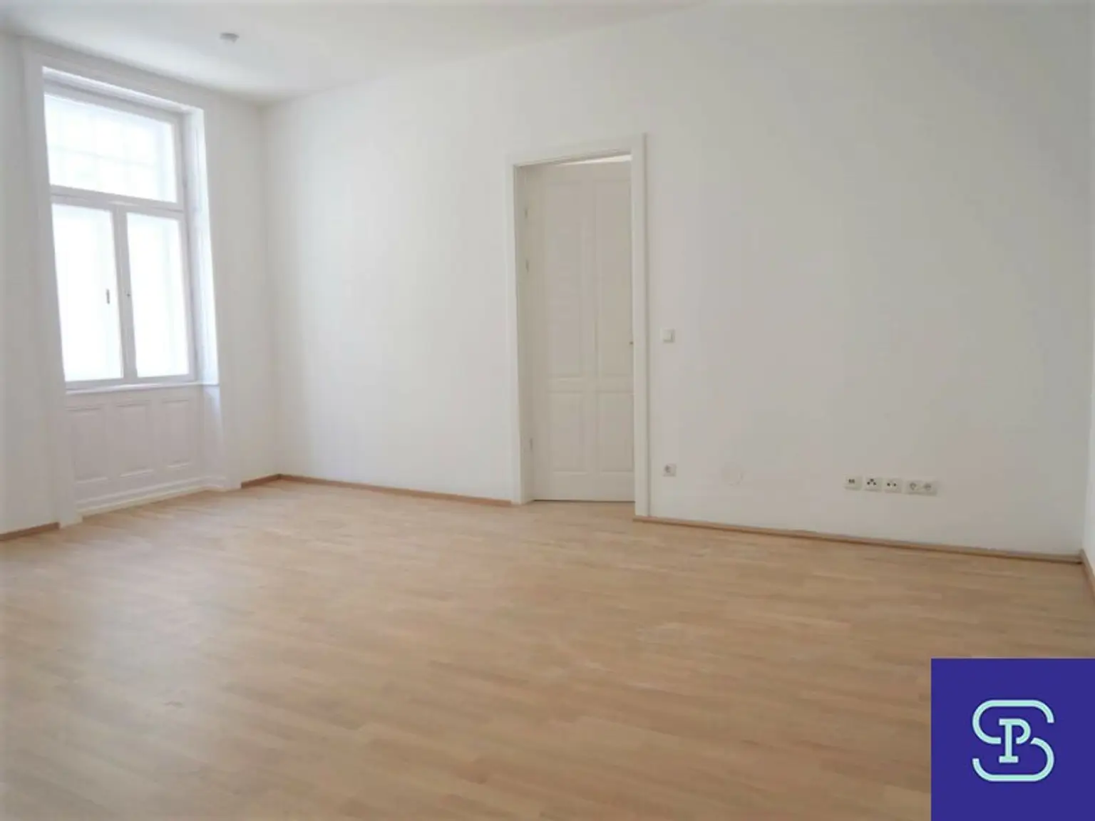 Provisionsfrei: Unbefristeter 98m² Altbau mit 11m² Süd-Loggia und Einbauküche - 1070 Wien!
