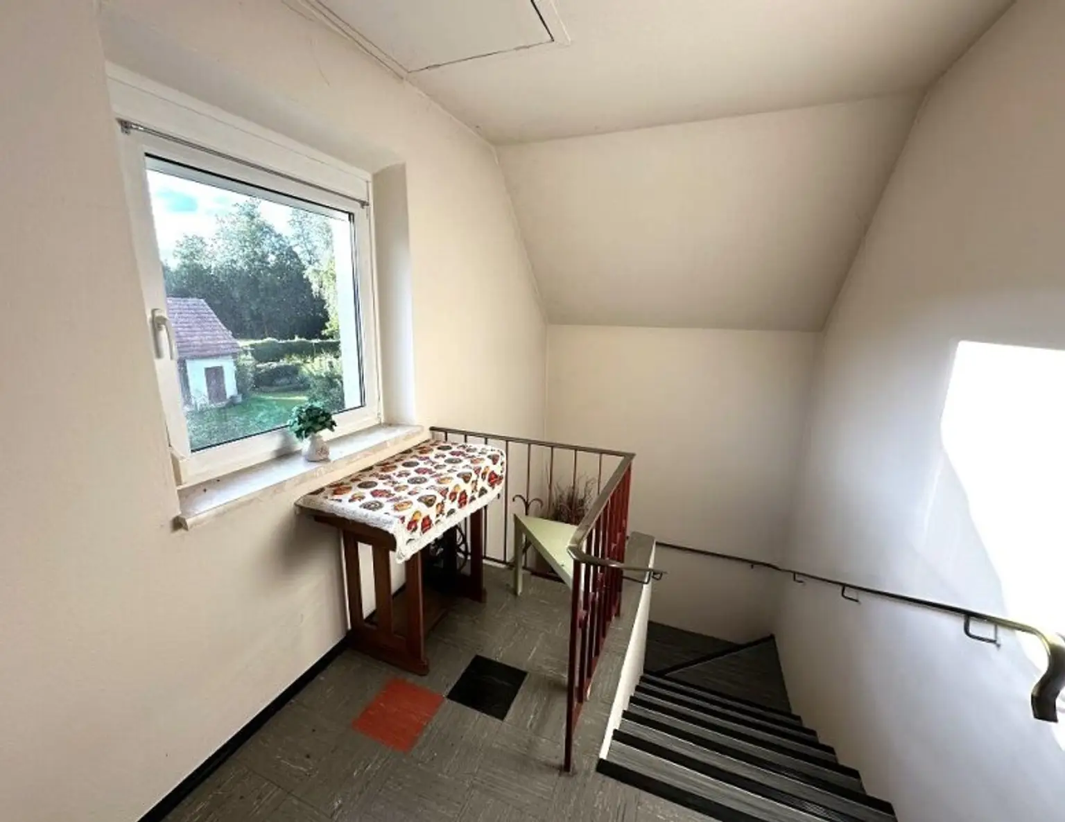 WOLFSBERG - SANKT THOMAS, 160 m2 Einfamilienhaus mit Potential, Vollkeller, 1139 m2 Grundstück, Wirtschaftsgebäude