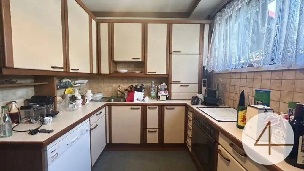 Großzügiger Bungalow mit Wintergarten und Garage im Herzen von Deutsch Wagram