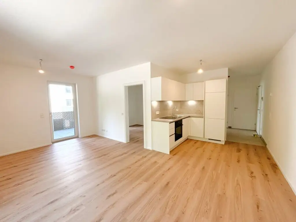 Moderne Erdgeschosswohnung in Altenberg: Erstbezug mit Balkon und Grünblick!