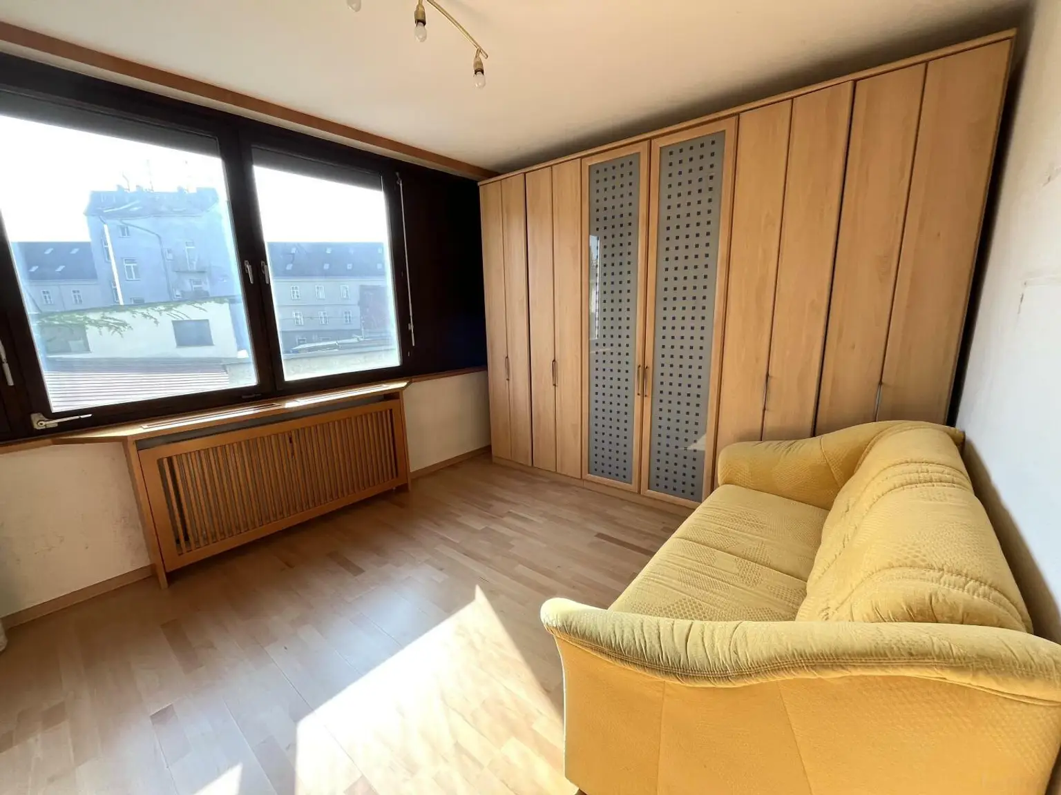 Moderne 4- Raum-Wohnung mit Loggia –voll möbliert - Nähe Gürtelturm- ideale Infrastruktur