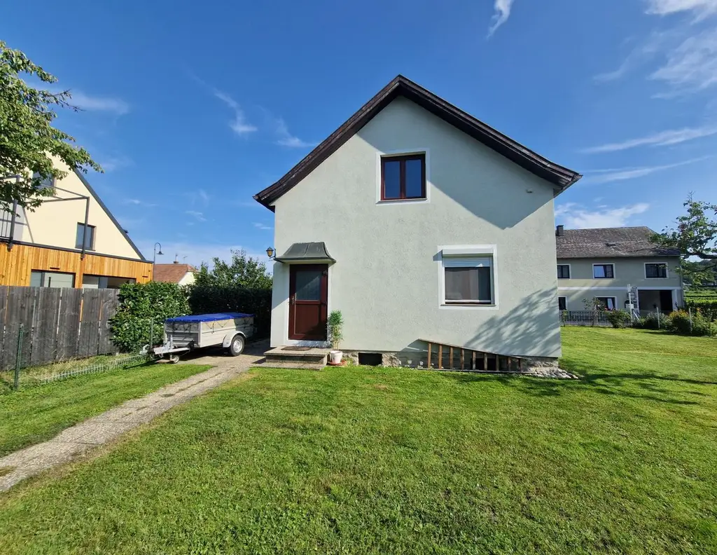 GARTEN- UND OBSTLIEBHABER AUFGEPASST - LIEBEVOLLES LANDHAUS FÜR ZWEI PERSONEN MIT GROSSEM GRUNDSTÜCK SAMT OBSTBÄUMEN