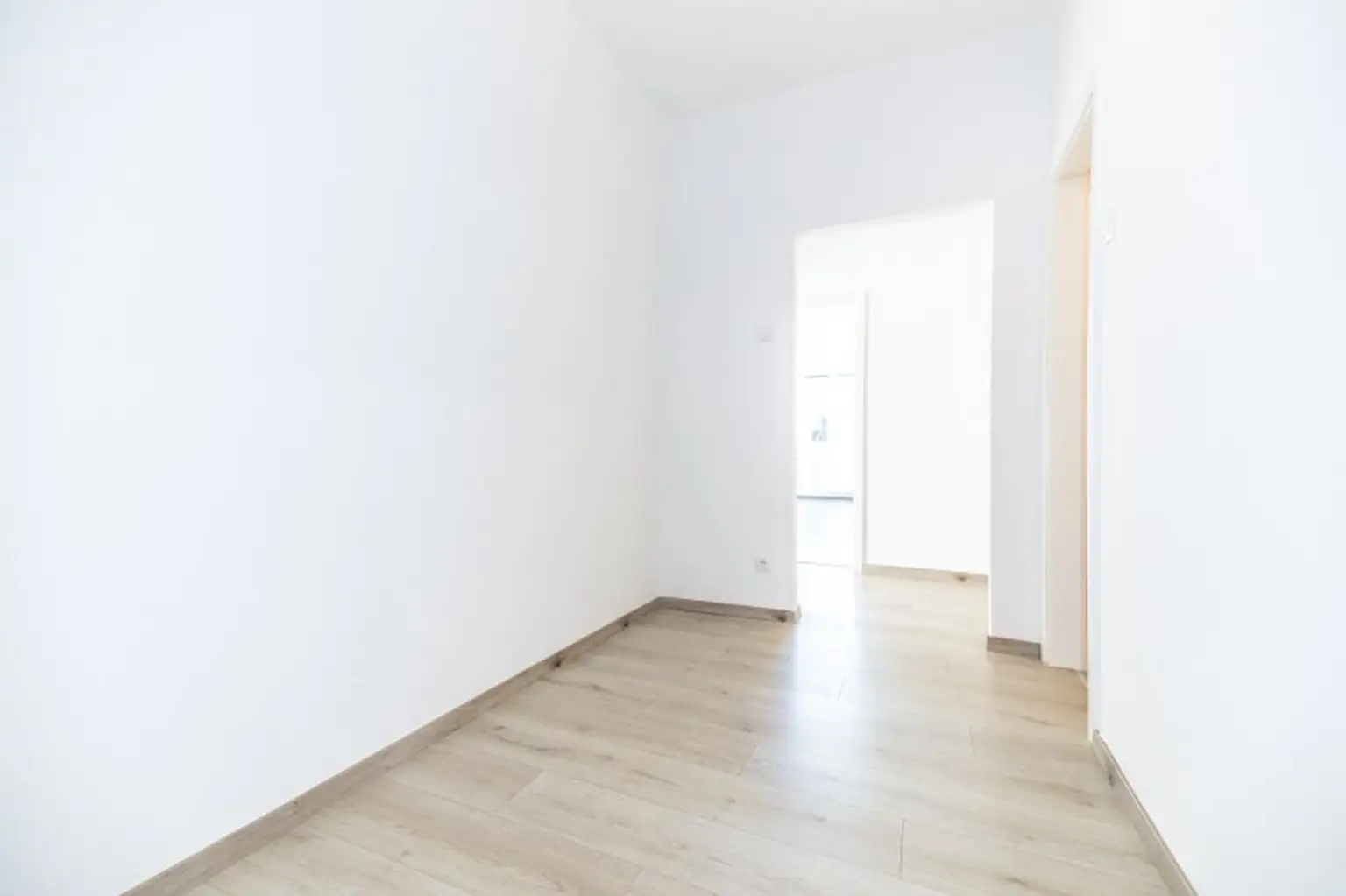 OHNE PROVISON I XXL-BALKON I TOP-SANIERT I 4 ZIMMER I LENDPLATZ I SEHR HELL I RUHIG I HAUSTIERE WILLKOMMEN I PARKPLATZ I PROJEKT WOHNEN I