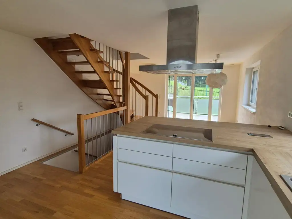 GERÄUMIGES EINFAMILIENHAUS IN SCHÖNER WOHNLAGE