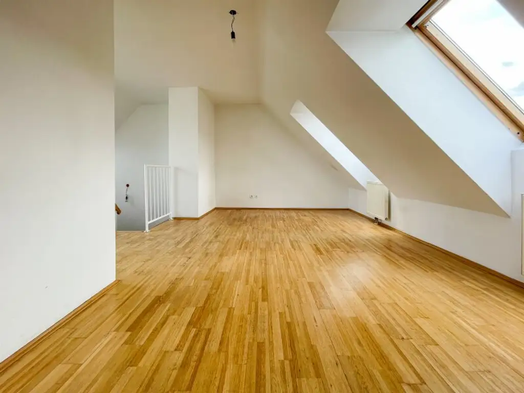 DG-Maisonette mit Terrasse – Wohnen auf zwei Ebenen in ruhiger Stadtlage mit Weitblick