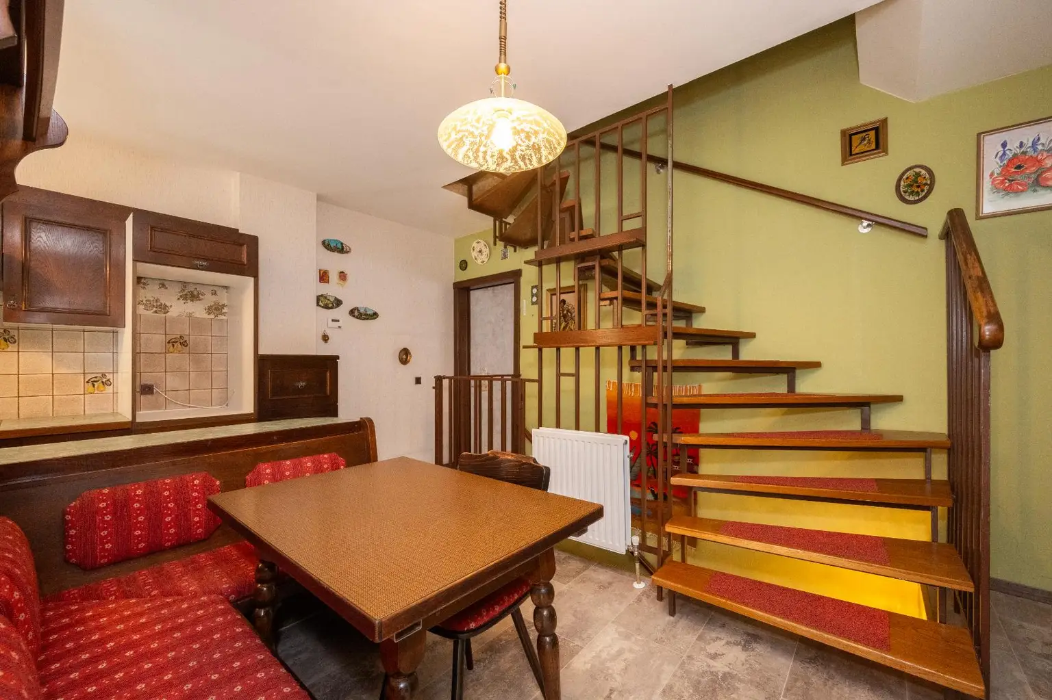 Gepflegtes Reihenhaus mit Garten, Terrasse und Garage in zentraler Lage!
