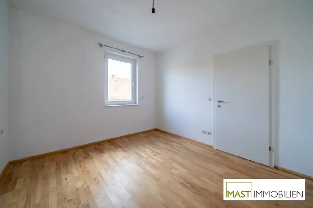 direkt im Herzen von Strasshof: moderne Wohnung mit Balkon und hochwertiger Ausstattung *sofort bezugsbereit