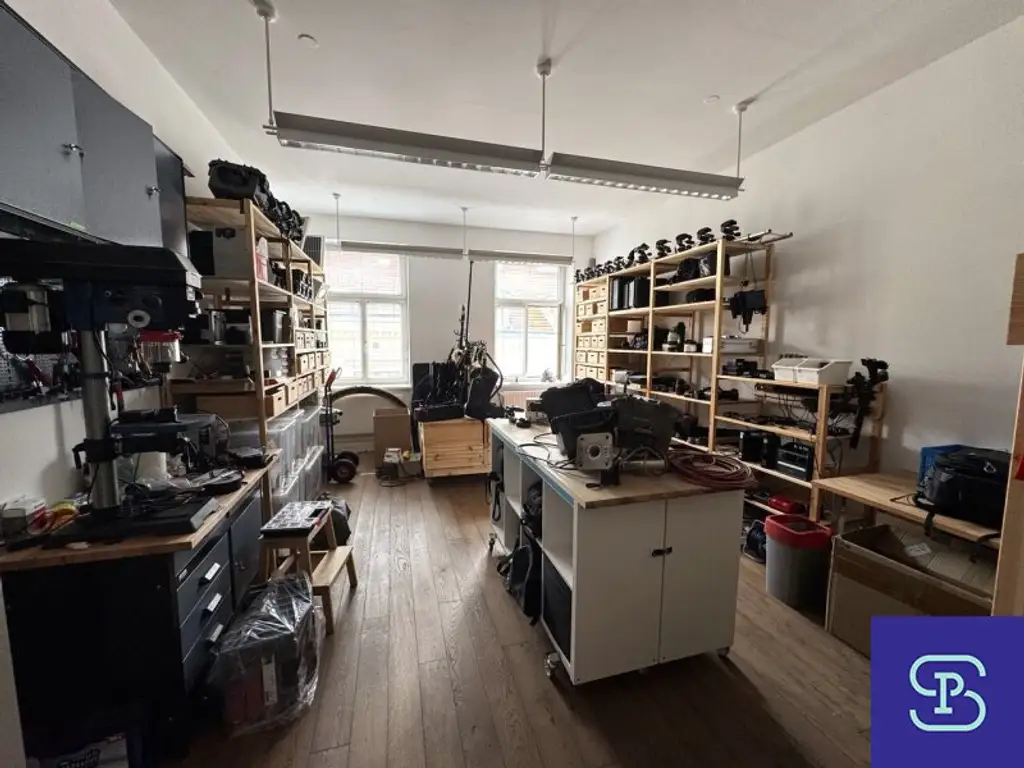 Naschmarkt-Nähe: Renoviertes 167m² Büro mit Garage, Balkon und Lift - 1050 Wien