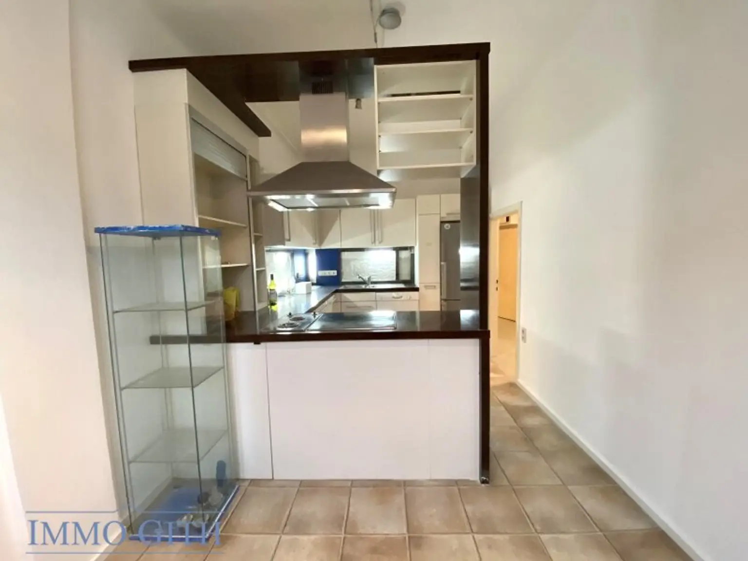 SEHR HELLE, NEU AUSGEMALTE 72m² GROSSE 3-ZIMMER-WOHNUNG MIT LIFT NAHE ZENTRUM UND HAUPTBAHNHOF ZU KAUFEN!