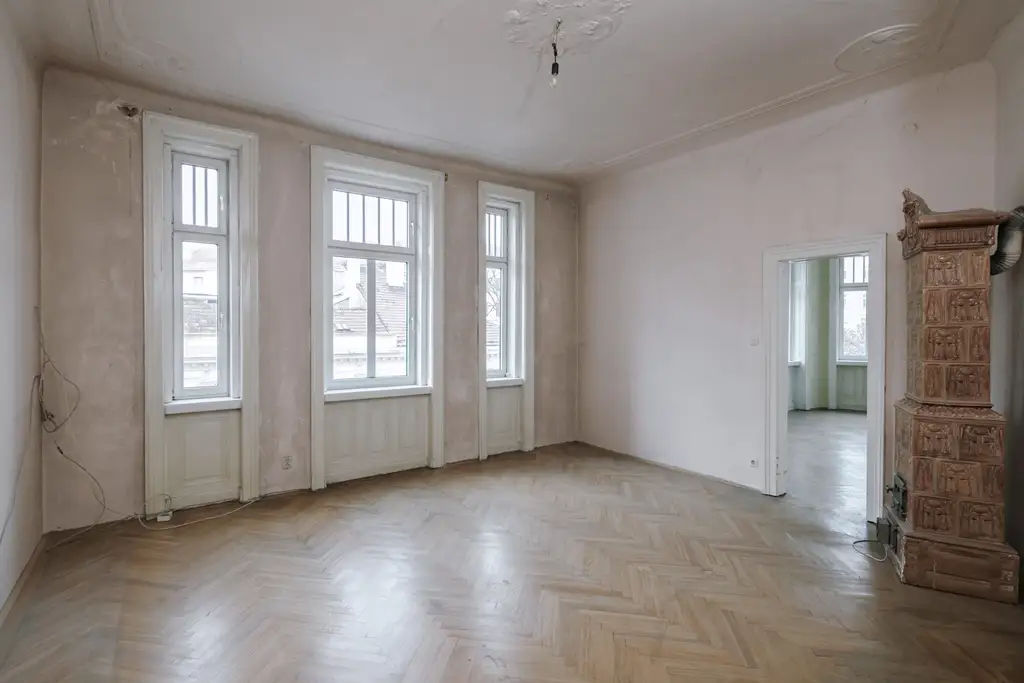 Sanierungsbedürftiges 4 Zimmer Altbau-Juwel in sehr guter zenraler Lage von Döbling!