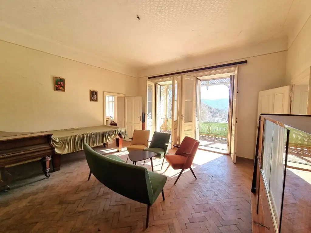 Ob alte Villa-neuer Bau, auf Riesengrund nach Süden schau!