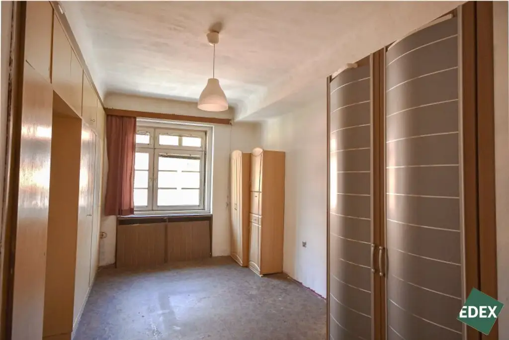 Charmante 2-Zimmer-Altbauwohnung mit separater Küche – renovierungsbedürftig, aber mit viel Potenzial!