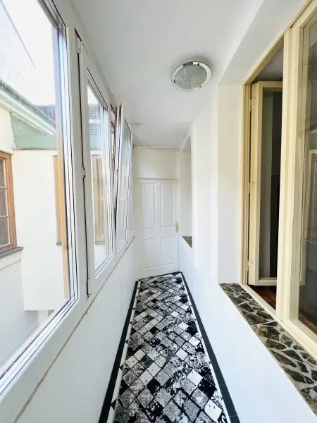 Wiener Stadthaus bei Schönbrunn – Airbnb-Nutzung & attraktives Entwicklungspotenzial mit Baubewilligung