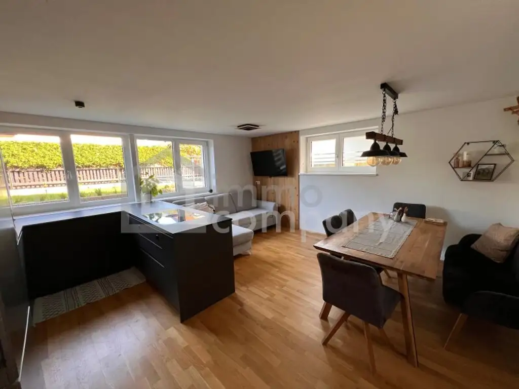 AXAMS : NEUWERTIGE, SEHR RUHIG GELEGENE 3-ZIMMER GARTENWOHNUNG