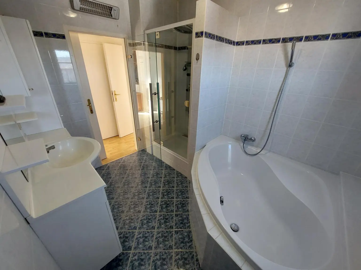 Wohnen am Seepark, leistbare Dreizimmertraumwohnung mit Dachterrasse!