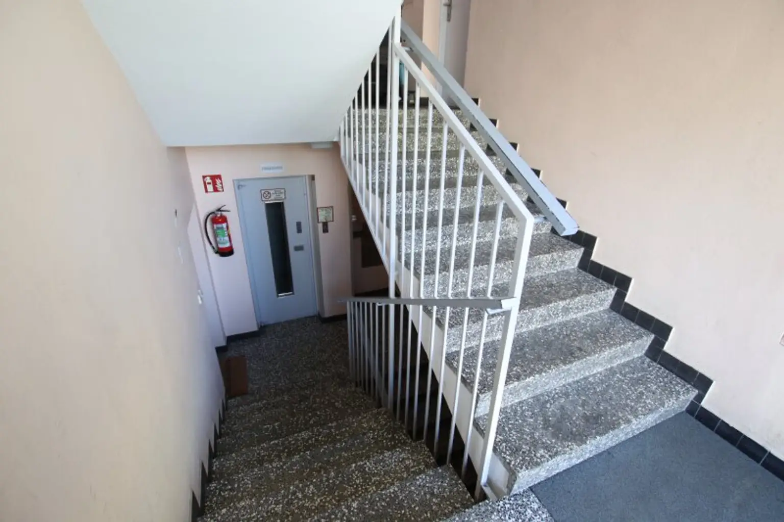 Sanierungsbedürftige aber super aufgeteilte 4 Zi Wohnung mit 112m² in Waidmannsdorf - Villacherstraße