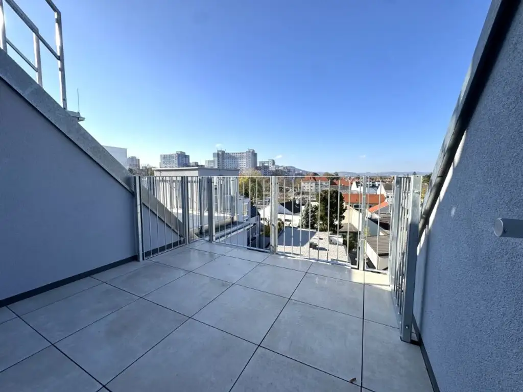 Dachgeschossausbau mit Terrasse & Klimaanlage - Erstbezug
