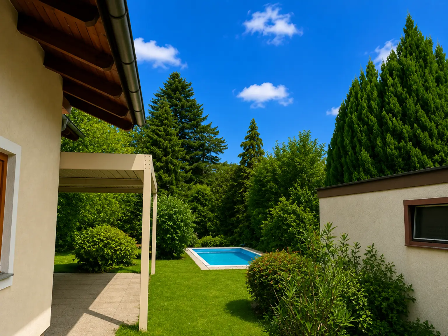 Garten mit Pool
