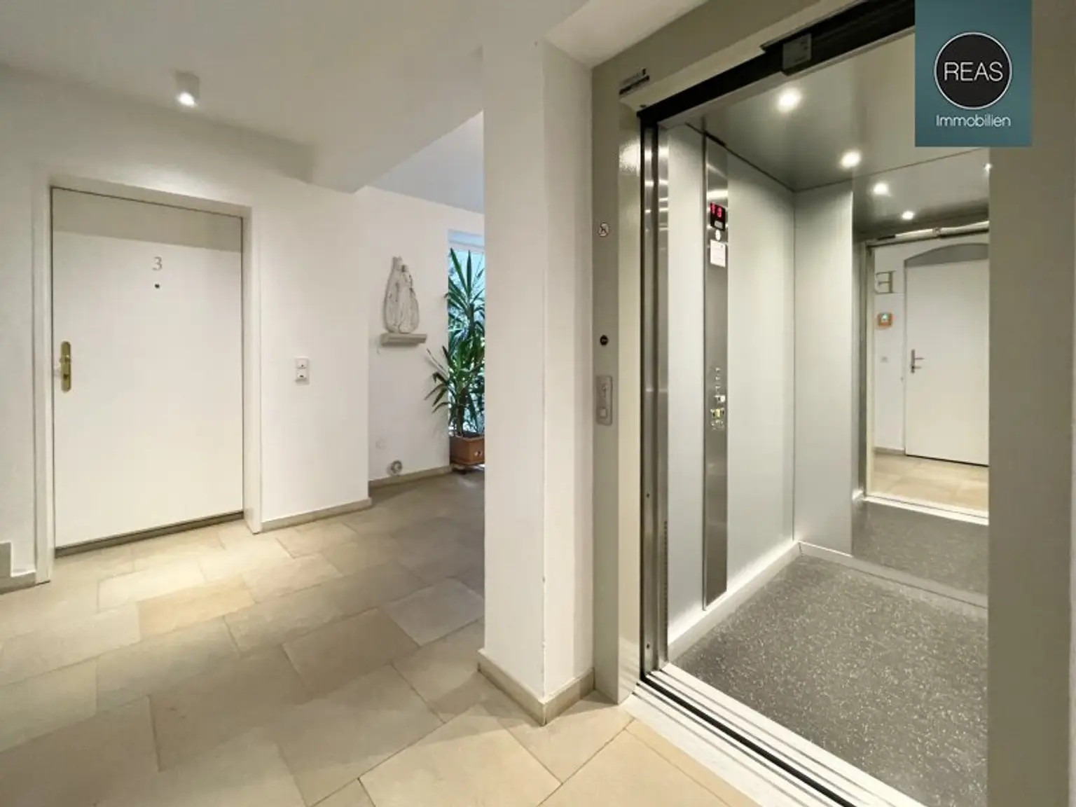 Provisionsfrei: Wunderschönes Apartment mit ruhiger Balkon-Terrasse bei der Orangerie Schönbrunn!