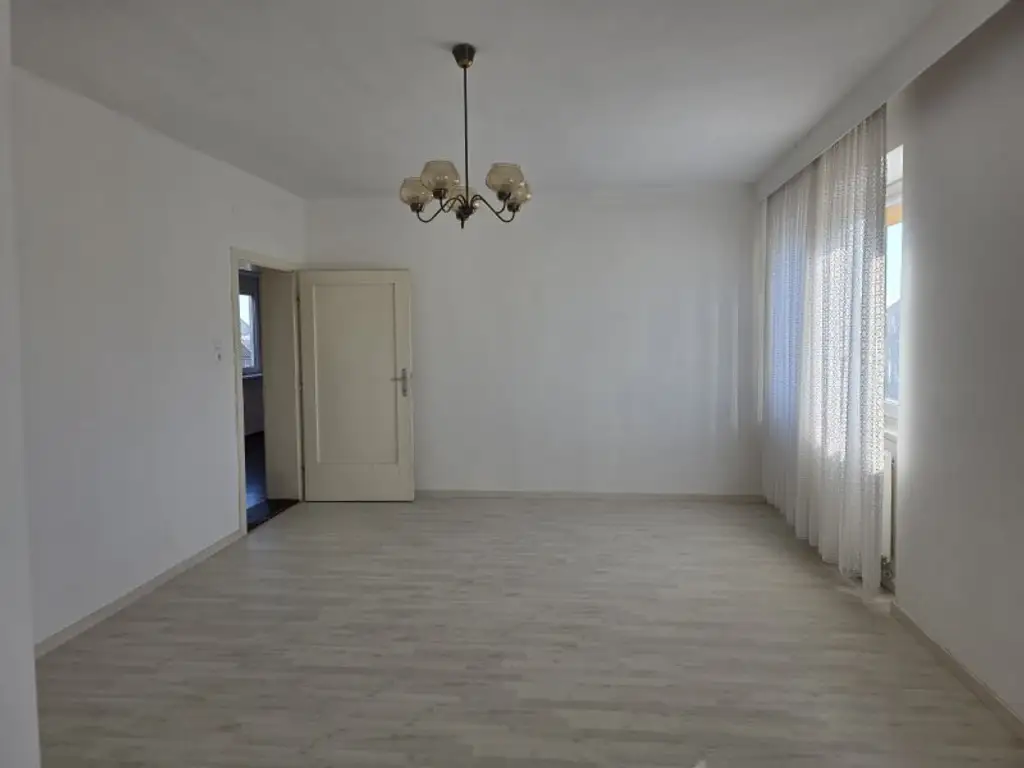 „NUR 25 MINUTEN von WIEN!“ EIN- ODER ZWEIFAMILIENHAUS – schönes ECKGRUNDSTÜCK