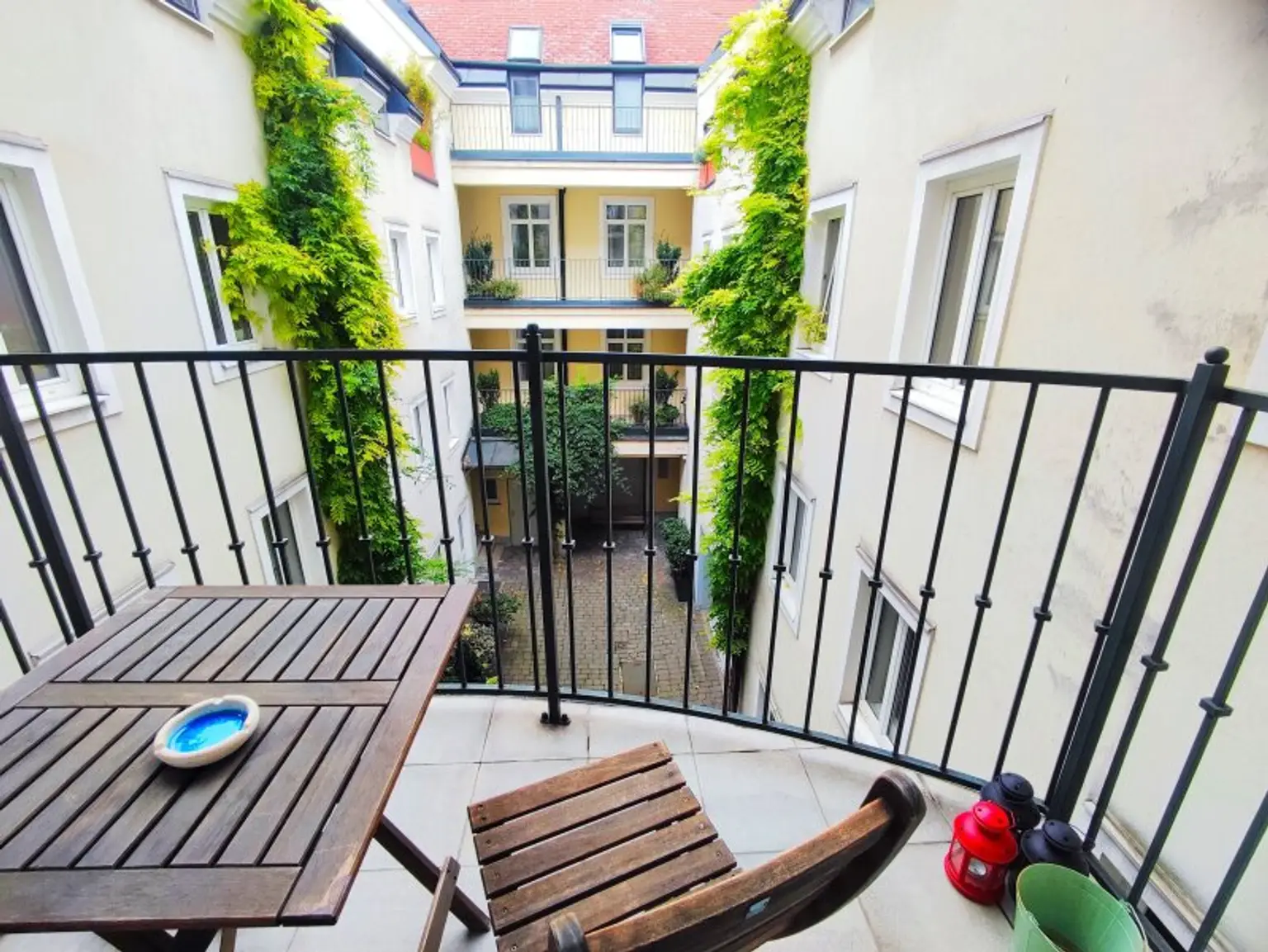 LINDENGASSE - Weitläufiger Wohnraum mit Balkon