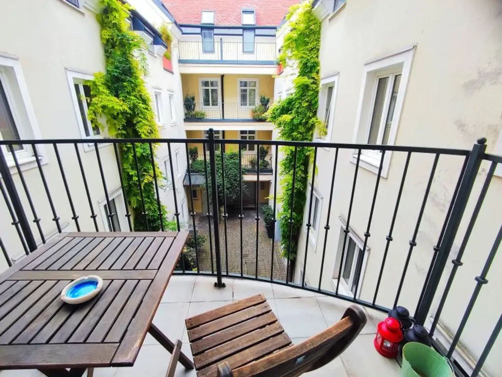 LINDENGASSE - Weitläufiger Wohnraum mit Balkon