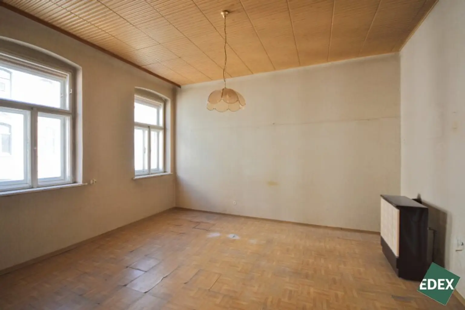 Sanierungsbedürftige 2-Zimmer-Altbau mit Potenzial