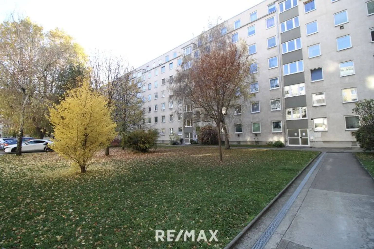 2-Zimmer-Wohnung mit Balkon – zur Sanierung Nähe Milleniumtower