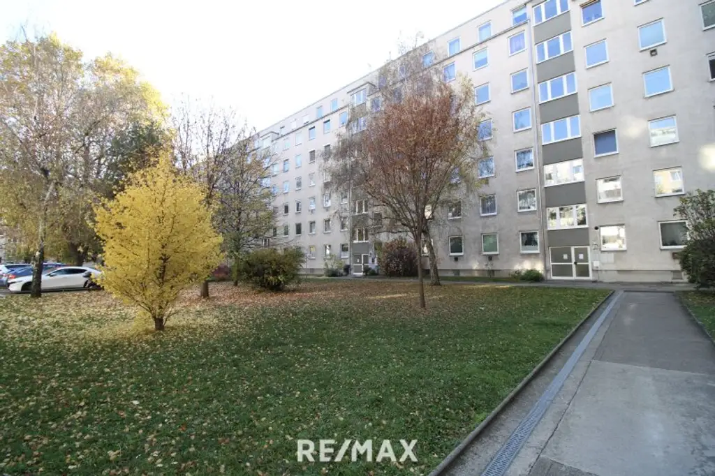 2-Zimmer-Wohnung mit Balkon – zur Sanierung Nähe Milleniumtower